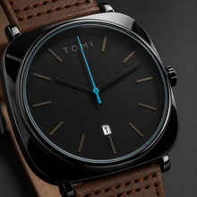 TOMI T-084 Men's Leather Strap Quartz Watch
