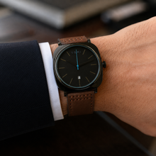 TOMI T-084 Men's Leather Strap Quartz Watch