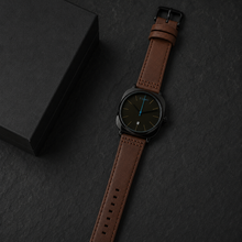 TOMI T-084 Men's Leather Strap Quartz Watch